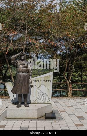 Cheongyang-Gun, Südkorea, 2. Oktober 2020: Nur für redaktionelle Zwecke. Statue zu Ehren der Frauen, die im Bergpark auf dem Feld arbeiten. Interpret unkn Stockfoto