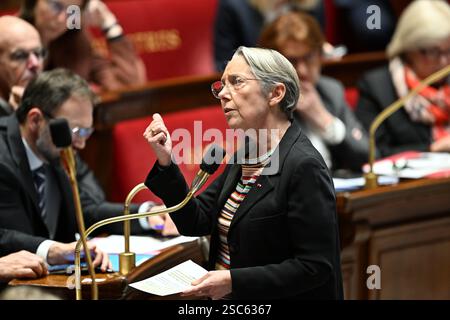 Paris, Frankreich. Februar 2025. Paris am 5. Februar 2025, Fragen an die Regierung - Elisabeth Born ehemalige Premierministerin, Bildungsministerin während einer Sitzung von Fragen an die Regierung in der französischen Nationalversammlung Credit: HMB Media/Alamy Live News Stockfoto