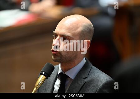 Paris, Frankreich. Februar 2025. Paris am 5. Februar 2025, Fragen an die Regierung - Jean Noël Barrot Minister für auswärtige Angelegenheiten während einer Sitzung von Fragen an die Regierung in der französischen Nationalversammlung Credit: HMB Media/Alamy Live News Stockfoto