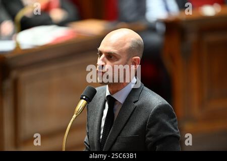 Paris, Frankreich. Februar 2025. Paris am 5. Februar 2025, Fragen an die Regierung - Jean Noël Barrot Minister für auswärtige Angelegenheiten während einer Sitzung von Fragen an die Regierung in der französischen Nationalversammlung Credit: HMB Media/Alamy Live News Stockfoto