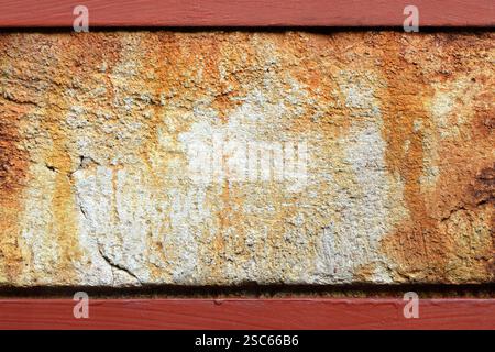 Rostige Flecken an der Betonwand Stockfoto