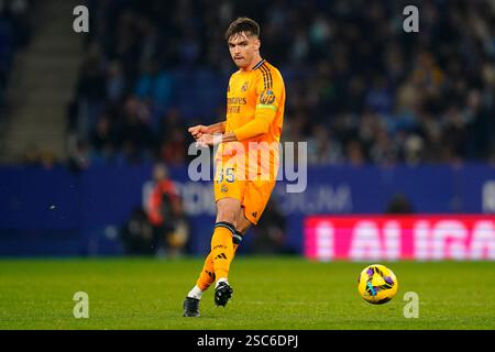 Barcelona, Spanien. Februar 2025. Asencio von Real Madrid spielte am 1. Februar 2025 im RCDE-Stadion in Barcelona, Spanien, während des La-Liga-Spiels zwischen RCD Espanyol und Real Madrid. (Foto: Sergio Ruiz/IMAGO) Credit: PRESSINPHOTO SPORTS AGENCY/Alamy Live News Stockfoto