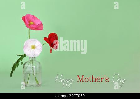 Muttertagskarte mit Mohnblumen in Vase Stockfoto