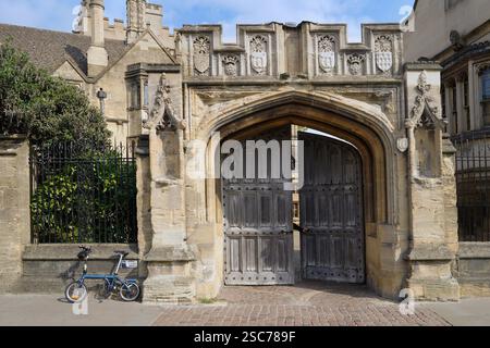 Eingangstor zum Magdalen College, Oxford University, aus den 1400er Jahren Stockfoto