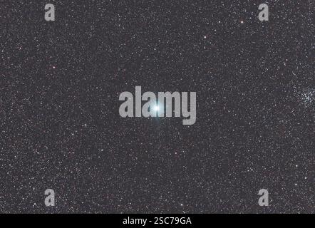 Sirius, Sternbild Canis Major, der hellste Stern am Nachthimmel. Sternenkarten und astronomische Objekte am Sternenhimmel Stockfoto