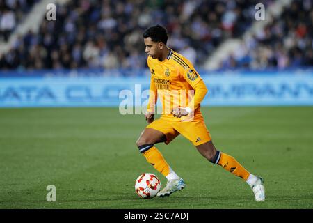 MADRID, SPANIEN - 5. Februar: Rodrygo geht gegen Real Madrid in Aktion während des copa del Rey 2024/25-Spiels zwischen den Leganes und Real Madrid im Butarque-Stadion. (Foto: Guillermo Martinez) Stockfoto