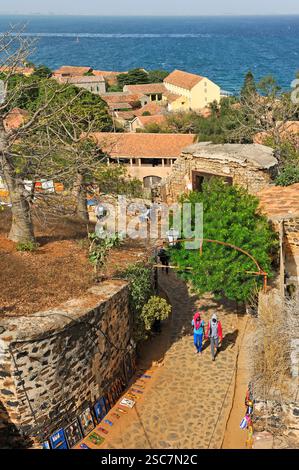 Überblick über das Dorf von Castel, Ile de Goree (Insel Goree), Dakar, Senegal, Westafrika Stockfoto