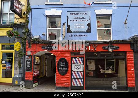 Friseursalon Healy Barbers, High Street, Galway, Connemara, County Galway, Republik Irland, Nordwesteuropa Stockfoto