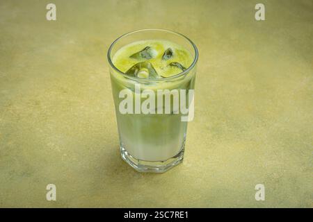 Geeiste Matcha-Latte Stockfoto