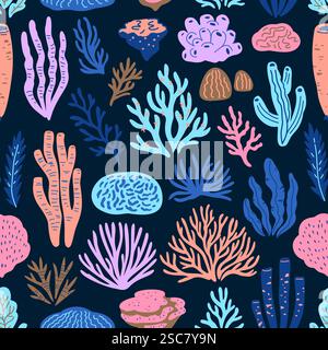Nahtloses Muster mit Kritzelkorallen und Algen. Handgezeichnete niedliche Zeichentrickvektor-Illustration. Stock Vektor