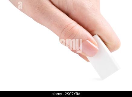 Frau mit Radiergummi auf weißem Hintergrund, Nahaufnahme Stockfoto