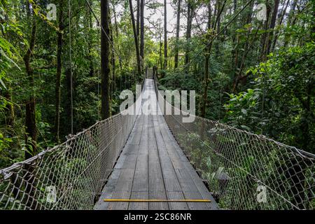 Costa Rica, Arenal. Hängebrücke der Arenal Observatory Lodge. Stockfoto