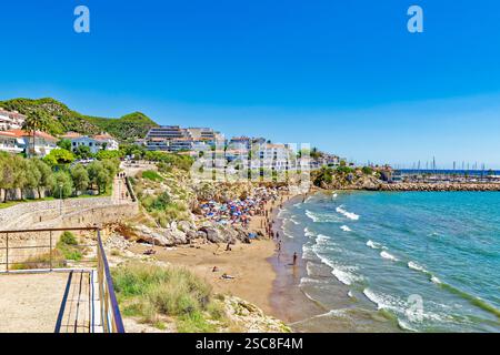 Am Meer von Sitges, eine wunderschöne Stadt in der Nähe von Barcelona, Spanien. Stockfoto