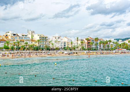 Am Meer von Sitges, eine wunderschöne Stadt in der Nähe von Barcelona, Spanien. Stockfoto