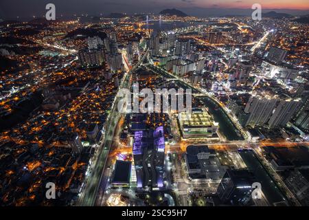 Der Nachtblick auf Busan von einem hohen Ort, Korea Stockfoto