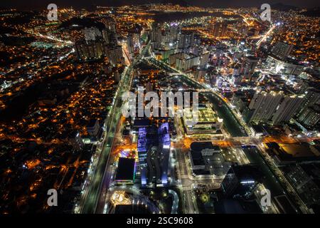 Der Nachtblick auf Busan von einem hohen Ort, Korea Stockfoto