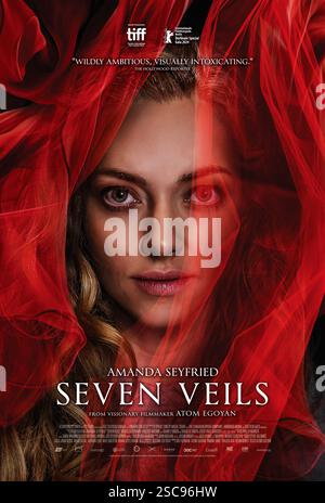 Seven Veils (2024) von Atom Egoyan mit Amanda Seyfried, Rebecca Liddiard und Douglas Smith. Eine Theaterregisseurin konfrontiert vergangene Traumata, während sie die berühmte Opernproduktion ihres Mentors von Salome neu aufbaut. US-Poster NUR FÜR REDAKTIONELLE ZWECKE. Quelle: BFA/XYZ Films Stockfoto