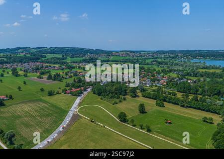 Ein Blick aus der Vogelperspektive auf die Region am Westufer des Chiemsees bei Prien-Stock Stockfoto