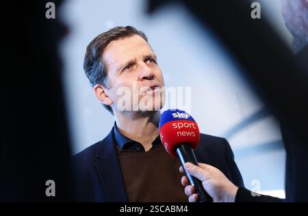 Hamburg, Deutschland. Februar 2025. Oliver Bierhoff, ehemaliger Nationalmannschaftsmanager, während eines Interviews auf der SPOBIS-Branchenkonferenz im CCH (Congress Center Hamburg). Quelle: Christian Charisius/dpa/Alamy Live News Stockfoto