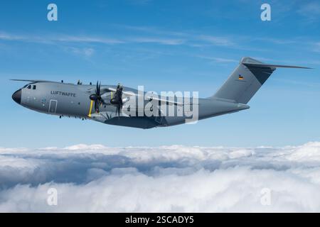Luftwaffe Airbus A400M im Flug Stockfoto