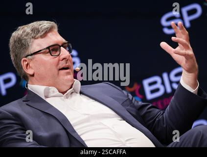 Hamburg, Deutschland. Februar 2025. Axel Hellmann, CEO von Eintracht Frankfurt, während einer Podiumsdiskussion auf der SPOBIS-Branchenkonferenz im CCH (Congress Center Hamburg). Quelle: Christian Charisius/dpa/Alamy Live News Stockfoto
