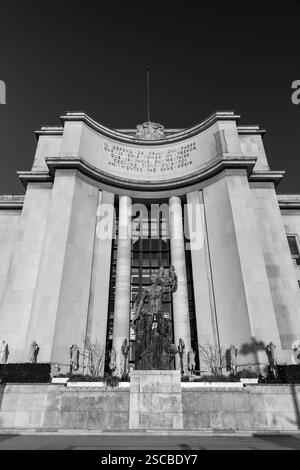 Paris, Frankreich - 19. Januar 2022: Das Palais de Tokyo ist ein Gebäude, das der modernen und zeitgenössischen Kunst gewidmet ist. Es befindet sich in der Avenue du President-Wilson, P. Stockfoto