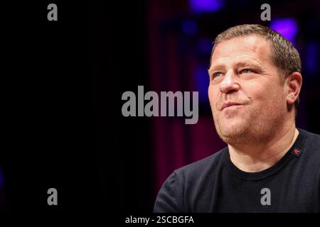 Hamburg, Deutschland. Februar 2025. Max Eberl, Sportdirektor von Bayern München, während einer Podiumsdiskussion auf der SPOBIS-Branchenkonferenz im CCH (Congress Center Hamburg). Quelle: Christian Charisius/dpa/Alamy Live News Stockfoto