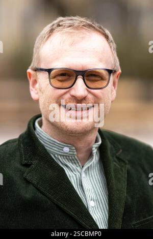 München, Deutschland. Februar 2025. Niklas Hilber, Vorsitzender des Bayerischen Sprachverbandes, nahm während eines Interviews auf. Quelle: Lennart Preiss/dpa/Alamy Live News Stockfoto