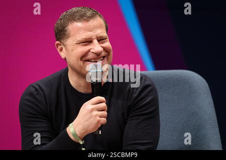 Hamburg, Deutschland. Februar 2025. Max Eberl, Sportdirektor von Bayern München, während einer Podiumsdiskussion auf der SPOBIS-Branchenkonferenz im CCH (Congress Center Hamburg). Quelle: Christian Charisius/dpa/Alamy Live News Stockfoto