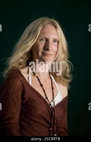 Die für den Booker-Preis nominierte englische Schriftstellerin Samantha Harvey wurde auf dem Edinburgh International Book Festival vorgestellt, wo sie über ihren Debütroman The Wilderness sprach. Die dreiwöchige Veranstaltung ist das größte Literaturfestival der Welt und findet während des jährlichen Edinburgh Festivals statt. Die Veranstaltung 2009 bot Vorträge und Präsentationen von mehr als 500 Autoren aus aller Welt. Stockfoto