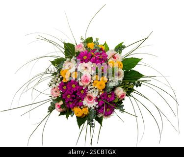 Blumenstrauß mit rosa Rosen, weißen und rosa Gerberas, gelben Chrysanthemen und lila Blumen. Die Vereinbarung wird durch den euc ergänzt Stockfoto