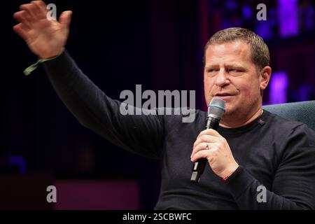 Hamburg, Deutschland. Februar 2025. Max Eberl, Sportdirektor von Bayern München, während einer Podiumsdiskussion auf der SPOBIS-Branchenkonferenz im CCH (Congress Center Hamburg). Quelle: Christian Charisius/dpa/Alamy Live News Stockfoto