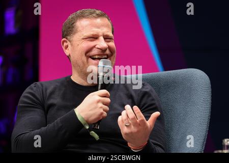 Hamburg, Deutschland. Februar 2025. Max Eberl, Sportdirektor von Bayern München, während einer Podiumsdiskussion auf der SPOBIS-Branchenkonferenz im CCH (Congress Center Hamburg). Quelle: Christian Charisius/dpa/Alamy Live News Stockfoto
