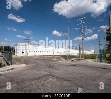 Industrie am Fluss des Peres Stockfoto