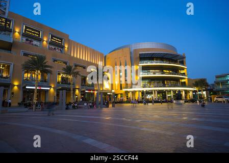 DUBAI, VAE - 13. NOVEMBER: Weltweit größtes Einkaufszentrum basierend auf der Gesamtfläche und sechstgrößte nach Bruttomietfläche, 13. November 2013 in Dubai, VAE Stockfoto