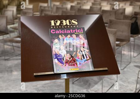 Rom, Italien. Februar 2025. Das Album während der Präsentation von Calciatrici 2024-2025, dem ersten Panini-Album, das der Women's Serie A im Aleph Rome Hotel am 6. Februar 2025 in Rom gewidmet ist. Quelle: Live Media Publishing Group/Alamy Live News Stockfoto