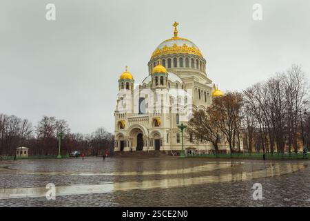 Russland, St. Petersburg, 14. November 2017. Marinekathedrale von St. Nikolaus dem Wundertäter Stockfoto