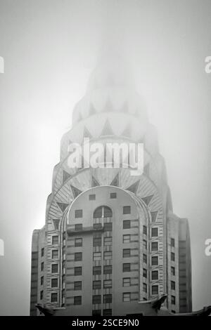Tower of the Crysler Building im Nebel, New York City, USA, Nordamerika Stockfoto