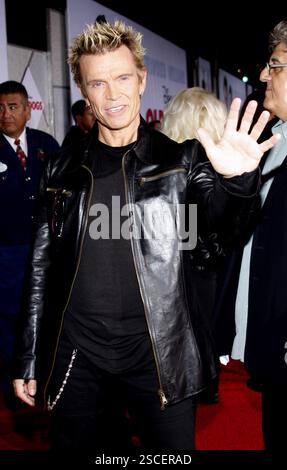 HOLLYWOOD, CA - 09. NOVEMBER 2009: Billy Idol bei der Weltpremiere von „Old Dogs“, die am 9. November 2009 im El Capitan Theatre in Hollywood, USA, stattfand. Stockfoto