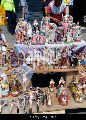 März 2024. Caracas, Venezuela. Die Feiertage, die mit der Religion verbunden sind, insbesondere die Karwoche, sind eine Gelegenheit für Verkäufer, etwas Geld zu verdienen Stockfoto