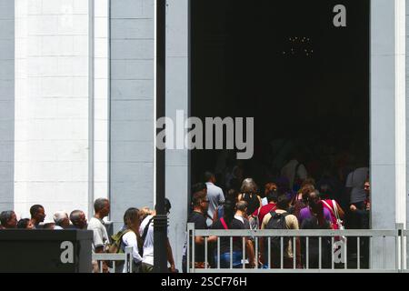 März 2024. Caracas, Venezuela. Gläubige besuchen die Tempel während der Karwoche Stockfoto