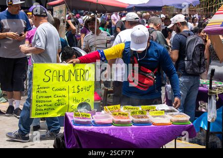 März 2024. Caracas, Venezuela. Die Feiertage, die mit der Religion verbunden sind, insbesondere die Karwoche, sind eine Gelegenheit für Verkäufer, etwas Geld zu verdienen Stockfoto