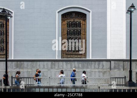 März 2024. Caracas, Venezuela. Gläubige besuchen die Tempel während der Karwoche Stockfoto