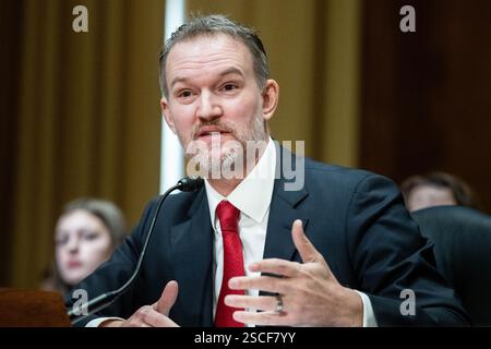 Washington, Usa. Februar 2025. Jamieson Greer, nominierter Vertreter für den Handel der Vereinigten Staaten, sprach bei einer Anhörung des Finanzausschusses des Senats im Kapitol der Vereinigten Staaten. Quelle: SOPA Images Limited/Alamy Live News Stockfoto