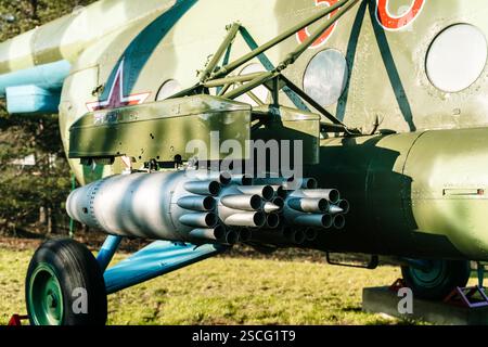 Minsk, Weißrussland - 29. Januar 2025: MIL Mi-8T Hubschrauber. Militärhubschrauber der UdSSR-Luftstreitkräfte der sowjetunion. Hochwertige Fotos Stockfoto