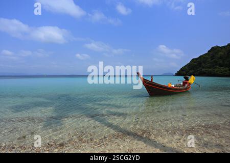 Malerischer Blick auf die Insel Koh Talu in der Provinz Bang Saphan Noi Prachuap Khiri Khan, Thailand Stockfoto