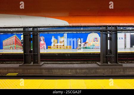 Toronto Kanada - 3. Januar 2025 - U-Bahn in der Queen U-Bahn-Station in der Innenstadt von Toronto Ontario Stockfoto