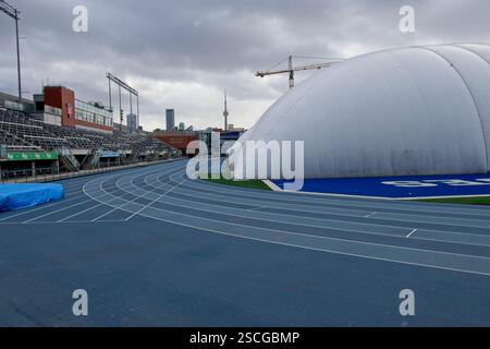 Toronto Kanada - 7. Januar 2025 - aufblasbare Sporthalle und Leichtathletik-Kurs an der University of Toronto in der Innenstadt von Toronto Ontario Stockfoto