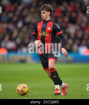 Bournemouth, Großbritannien. Februar 2025. AFC Bournemouth gegen Liverpool - Premier League - Vitality Stadium. Bournemouth's Milos Kerkez. Bildnachweis: Mark Pain / Alamy Live News Stockfoto