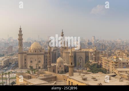 Moschee Madrasa von Sultan Hassan in Kairo, Ägypten an einem klaren Tag. Stockfoto